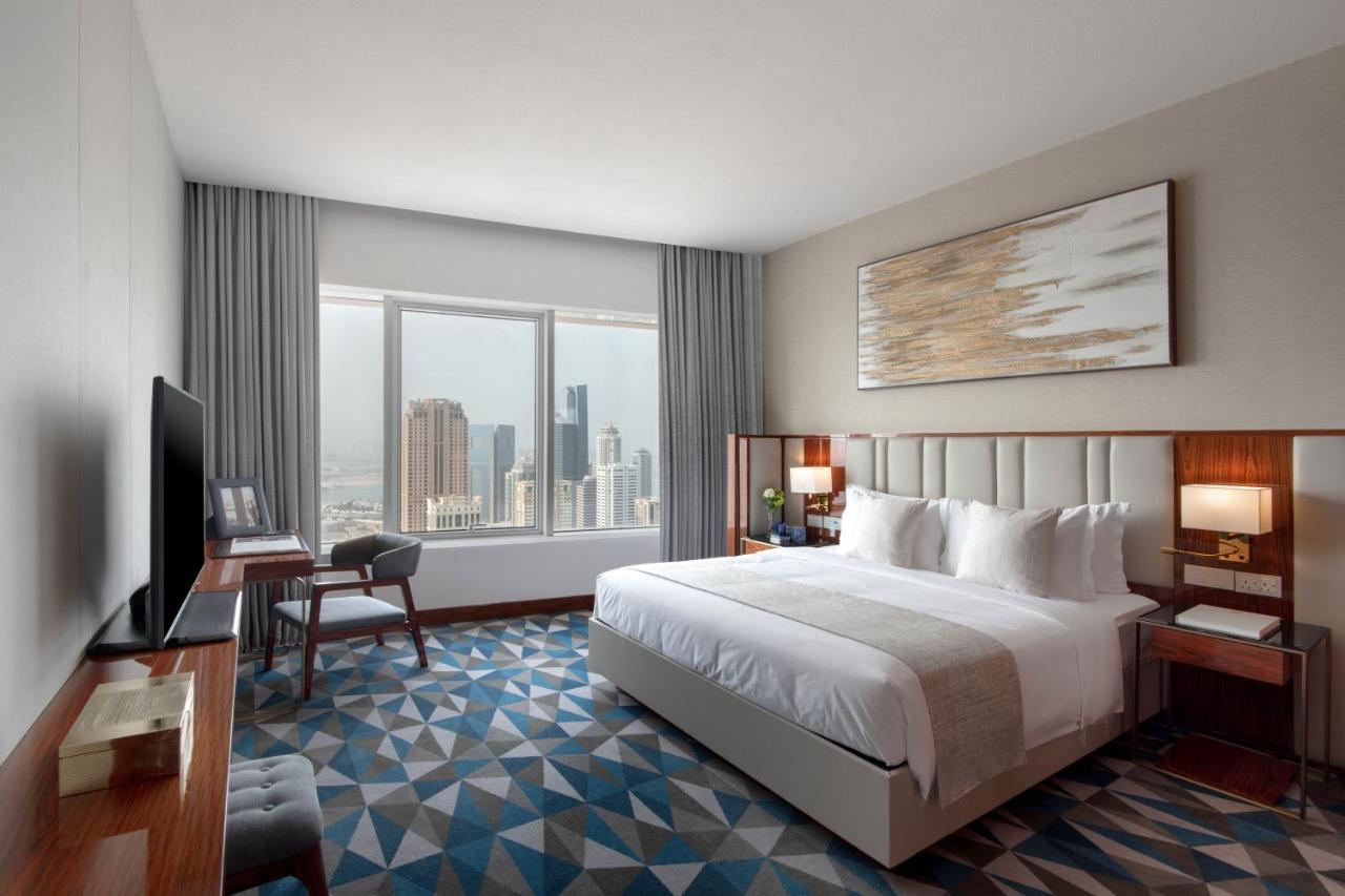 The Bentley Luxury Hotel & Suites Doha Exterior foto A bedroom at the hotel