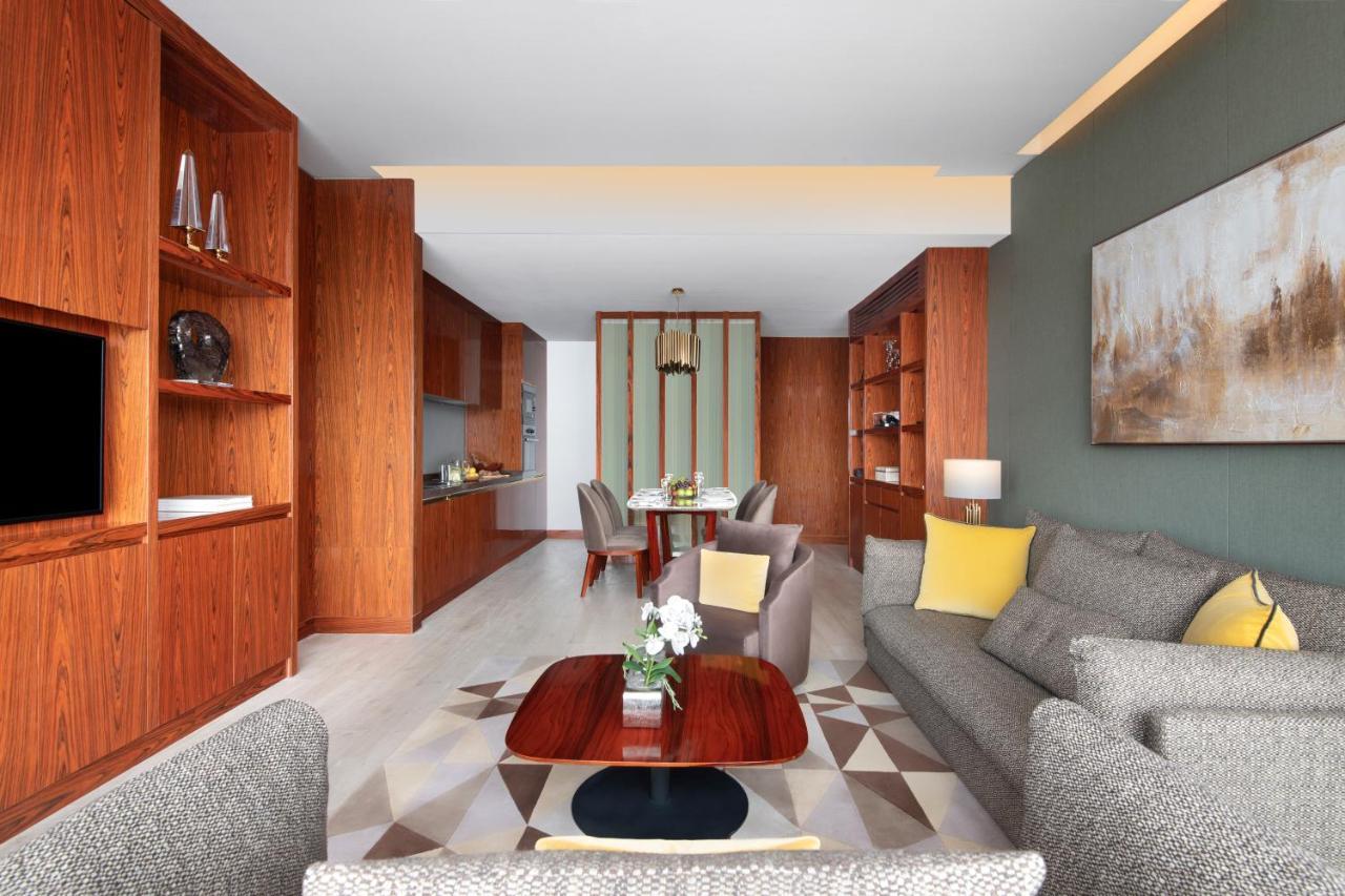 The Bentley Luxury Hotel & Suites Doha Exterior foto A suite at the hotel