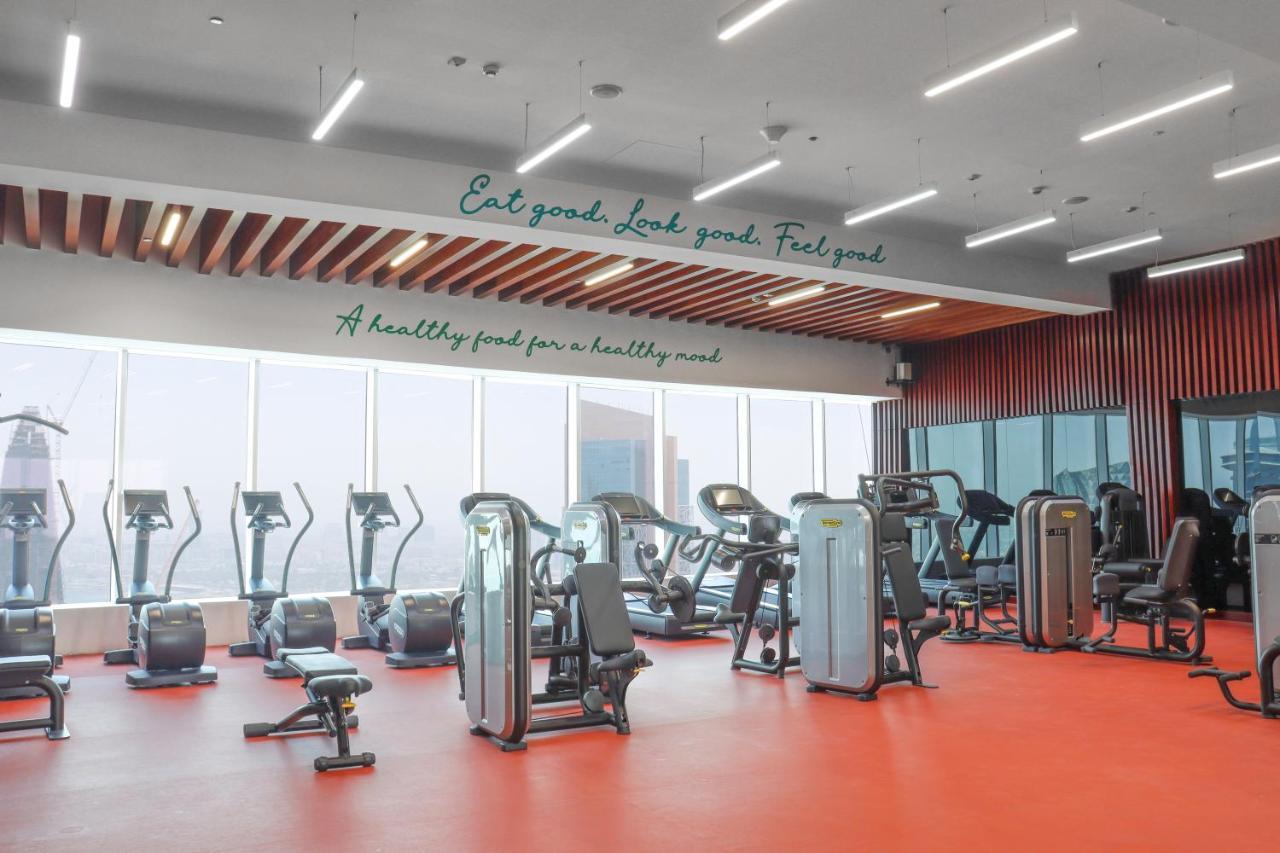 The Bentley Luxury Hotel & Suites Doha Exterior foto The gym at the 10th floor