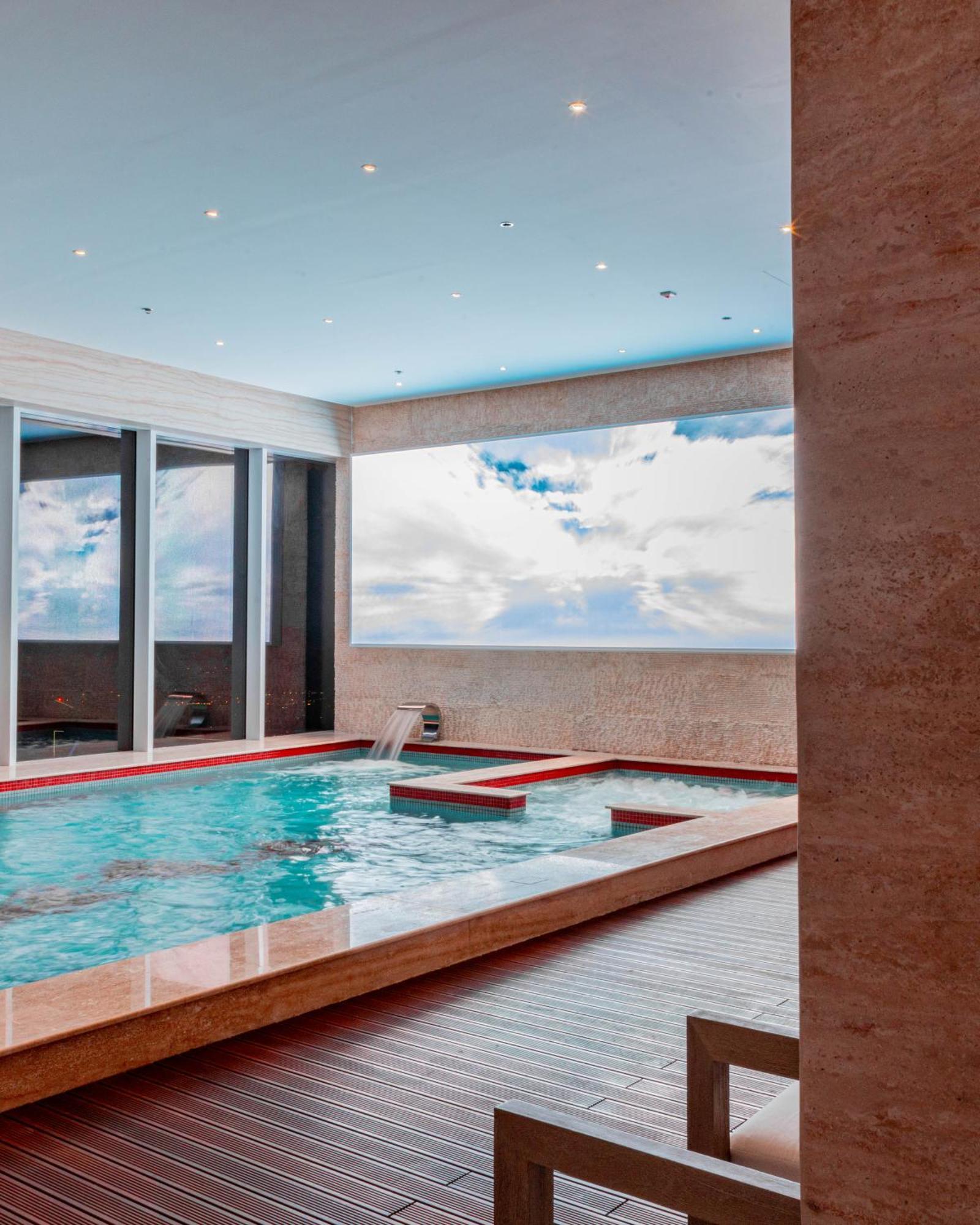 The Bentley Luxury Hotel & Suites Doha Exterior foto The spa at The Ritz-Carlton, Tysons